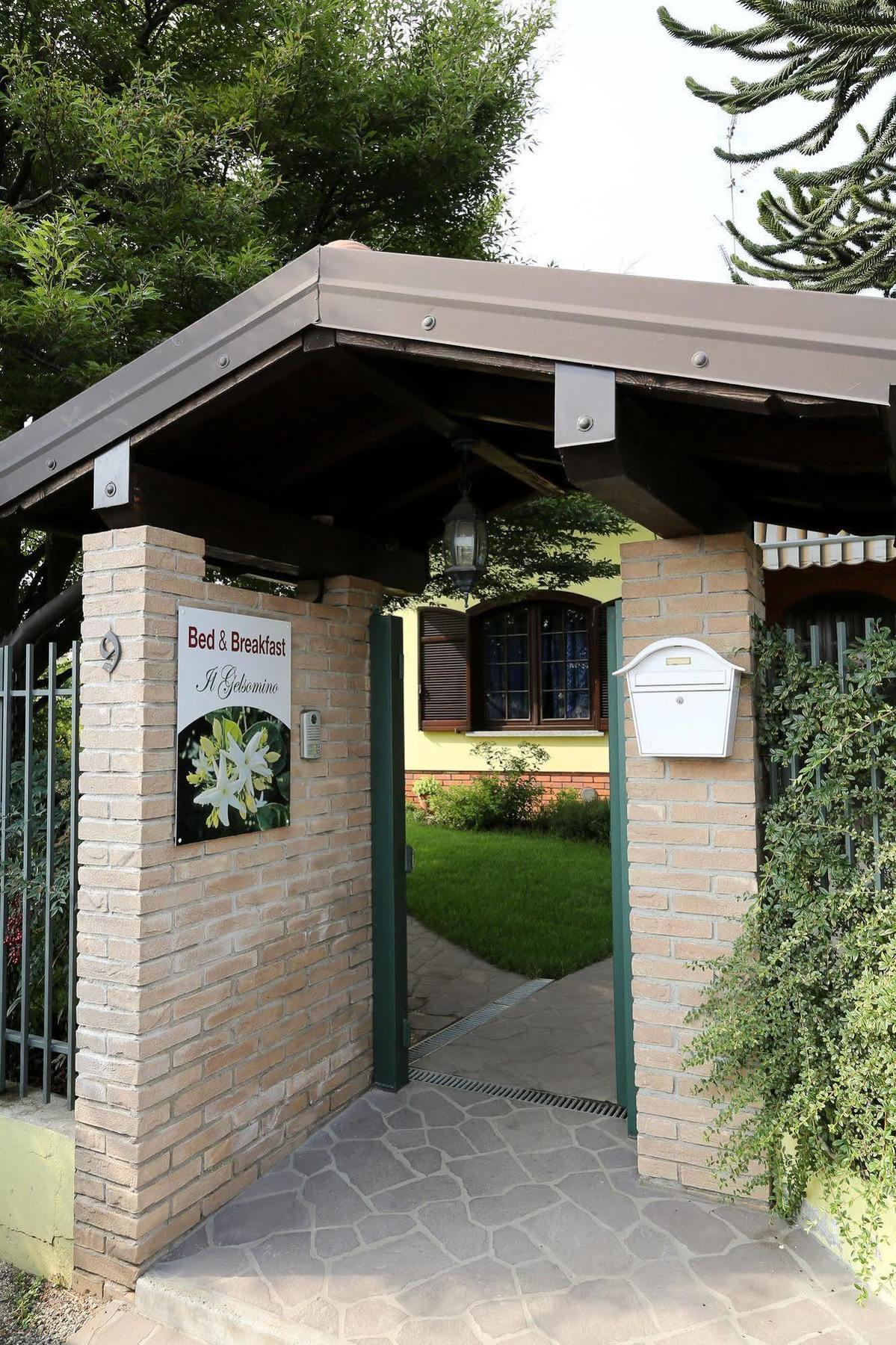 Il Gelsomino Bed & Breakfast Ferno Luaran gambar